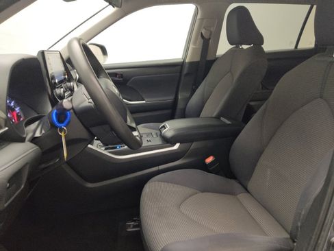 Used 2020 Toyota Highlander L image 17