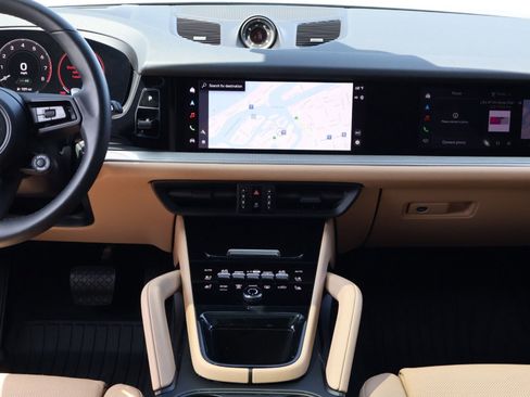 Certified 2026 Porsche Cayenne E-Hybrid w/ Premium Package Plus AWD/4WD image 20