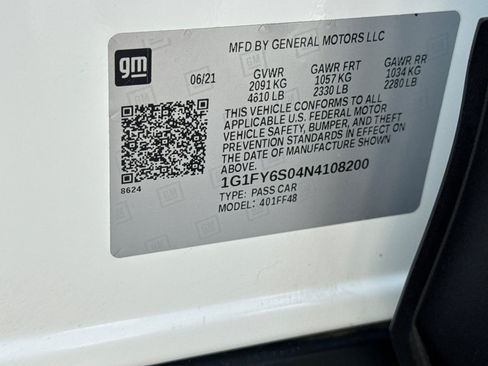 Used 2022 Chevrolet Bolt EUV LT w/ Convenience Package FWD image 28
