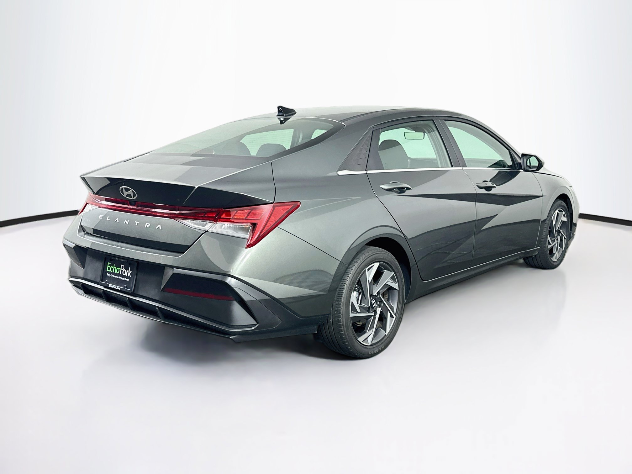 Used 2024 Hyundai Elantra SEL w/ Convenience Package FWD image 9