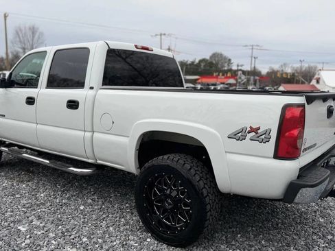 Used 2005 Chevrolet Silverado 2500 LT w/ Heavy-Duty Power Package image 4
