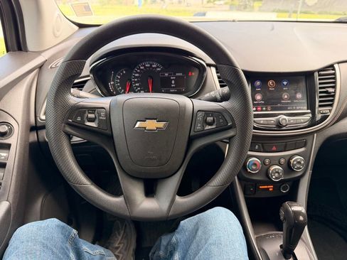 Used 2020 Chevrolet Trax LS w/ Tint and Cruise Package FWD image 12