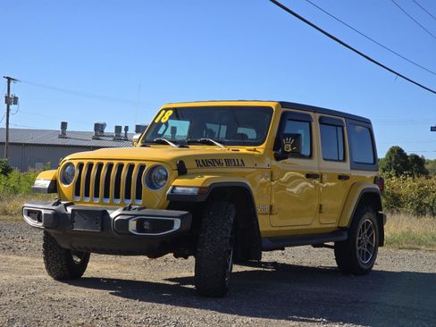 Used 2018 Jeep Wrangler Unlimited Sahara image 9