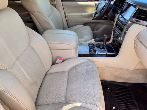 Used 2014 Lexus LX 570 4WD w/ Luxury Package image 10
