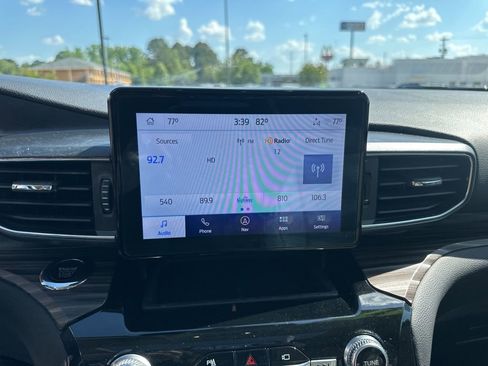 Used 2022 Ford Explorer Limited w/ Equipment Group 301A image 17