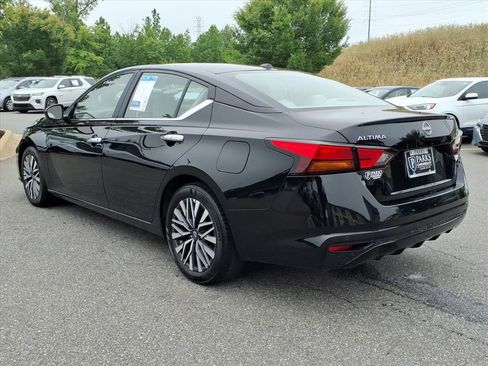 Used 2025 Nissan Altima 2.5 SV FWD image 33