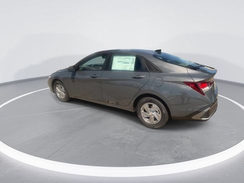 Used 2026 Hyundai Elantra SE FWD image 6