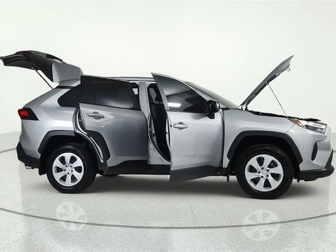 Used 2025 Toyota RAV4 LE AWD/4WD image 8