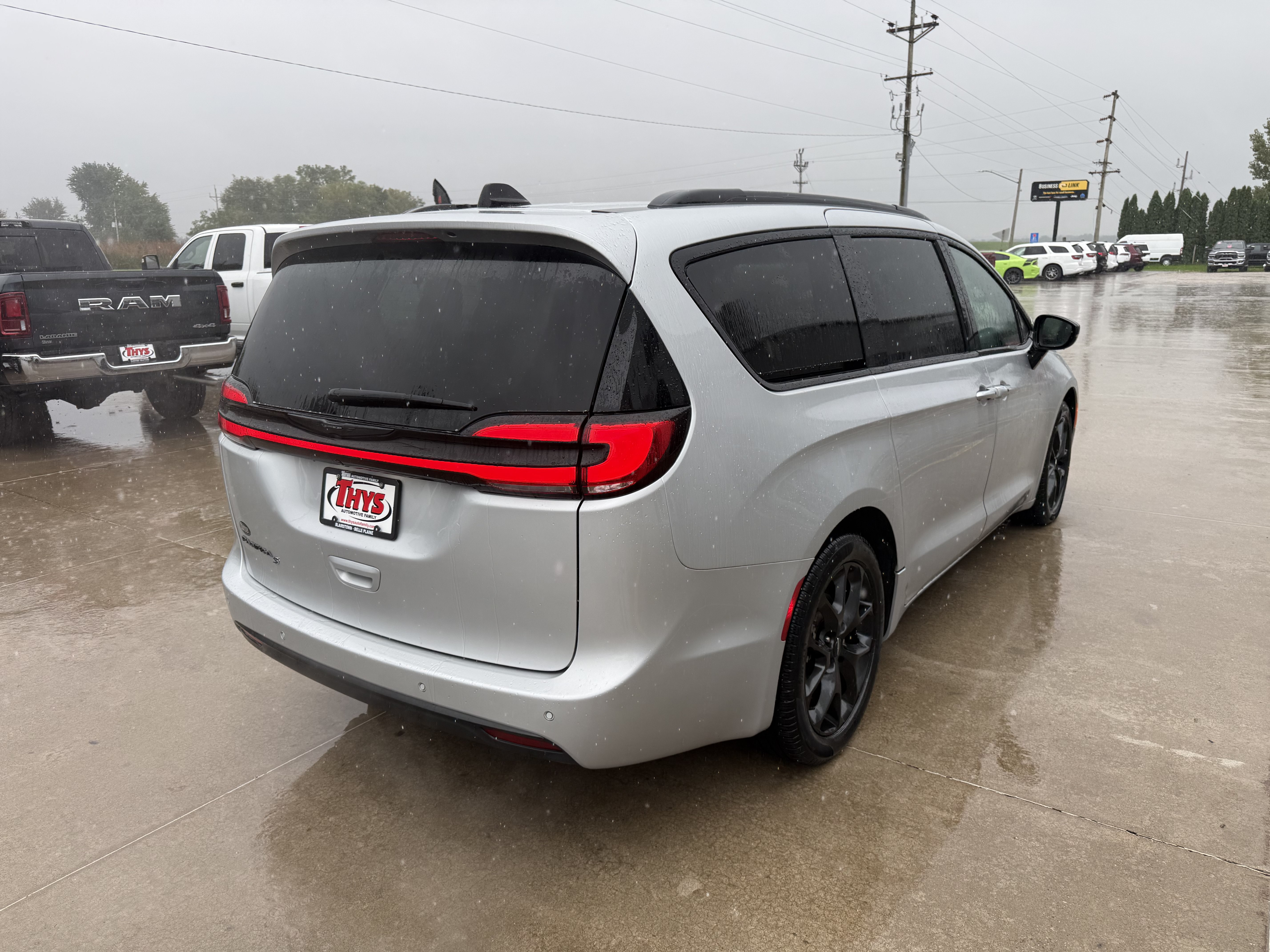 Used 2024 Chrysler Pacifica Touring-L w/ S Appearance Package FWD image 35