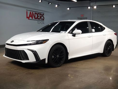 New 2026 Toyota Camry SE FWD image 3