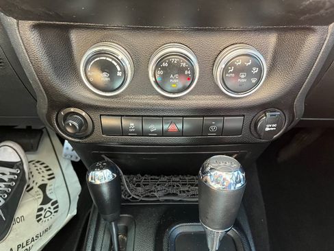 Used 2013 Jeep Wrangler Sahara w/ Dual Top Group AWD/4WD image 14