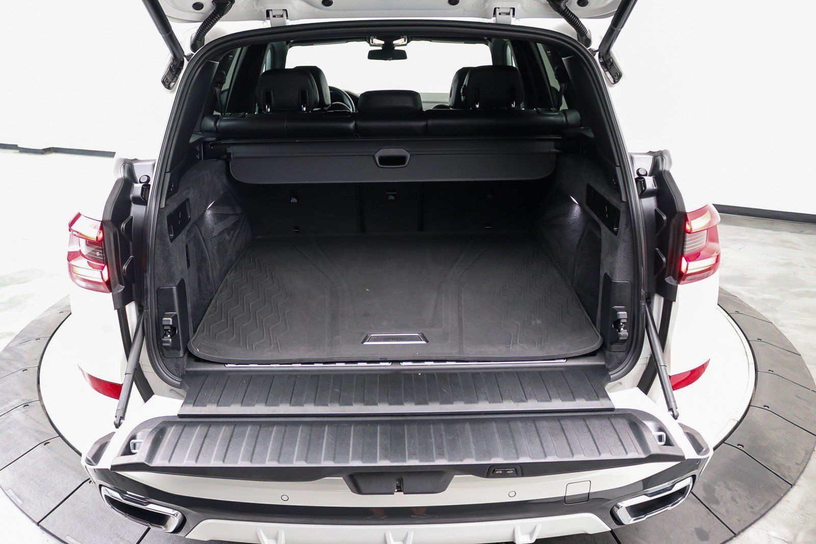 Used 2022 BMW X5 xDrive45e w/ M Sport Package AWD/4WD image 32