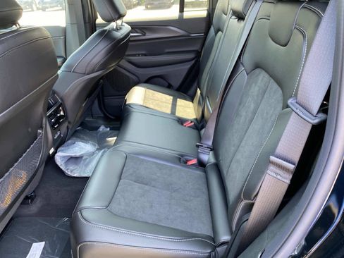 New 2025 Jeep Grand Cherokee Altitude image 7