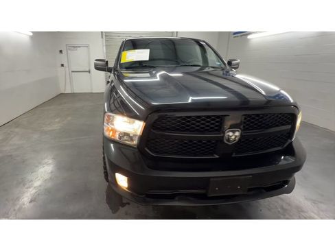 Used 2017 RAM 1500 Express RWD image 3
