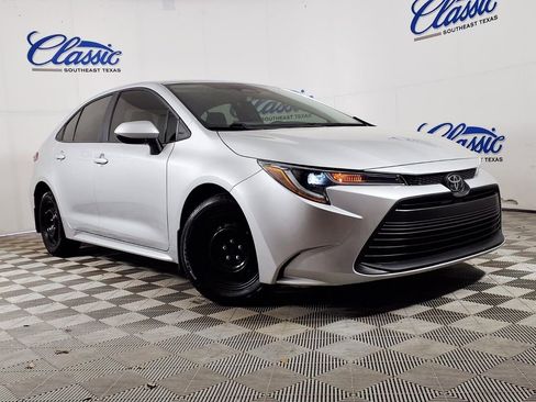 Used 2024 Toyota Corolla LE image 1