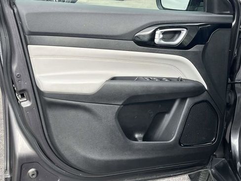 Used 2023 Jeep Compass Limited image 14