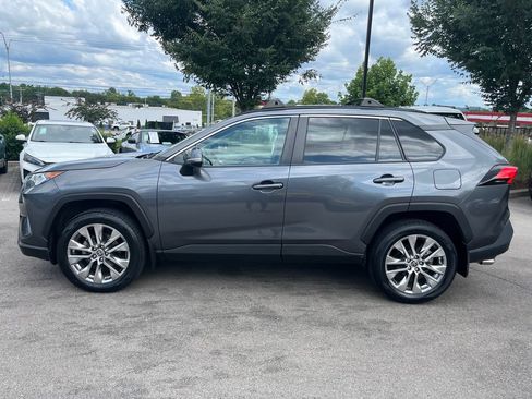 Used 2021 Toyota RAV4 XLE Premium FWD image 4