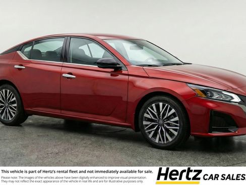 Used 2025 Nissan Altima 2.5 SV image 1