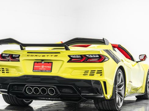 Used 2024 Chevrolet Corvette Z06 w/ Z07 Performance Package RWD image 9