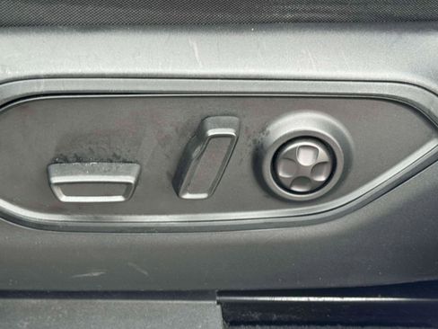 Used 2023 Jeep Grand Cherokee Laredo w/ Luxury Tech Group I image 16