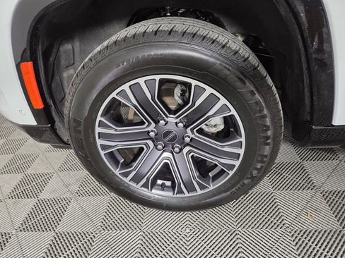 Certified 2025 Jeep Wagoneer 4WD image 11