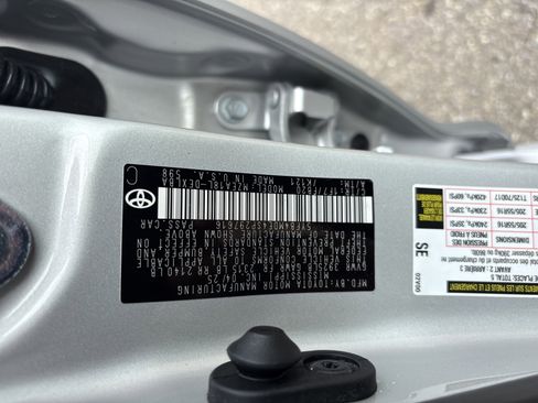 Used 2025 Toyota Corolla LE image 32