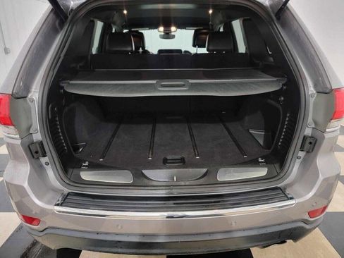 Used 2017 Jeep Grand Cherokee Limited image 24