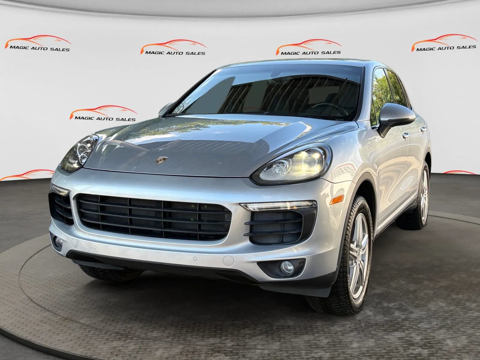 Used 2016 Porsche Cayenne w/ Premium Package AWD/4WD image 1