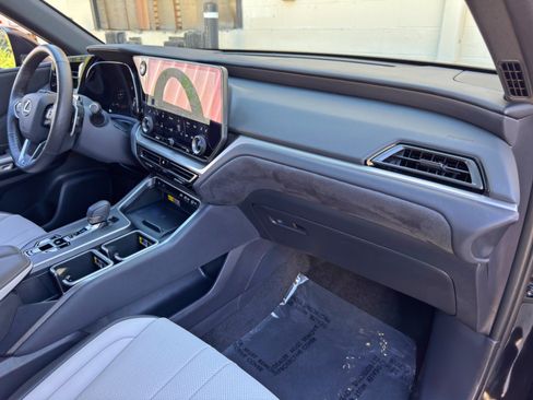 Used 2025 Lexus TX 500h AWD w/ Technology Package image 14