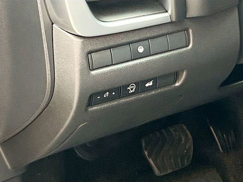 Used 2024 Nissan Rogue SV w/ SV Premium Package image 10