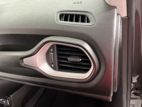 Used 2020 Jeep Renegade Latitude image 19