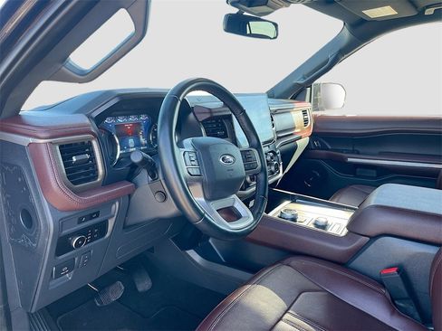 Used 2023 Ford Expedition Max Limited image 9