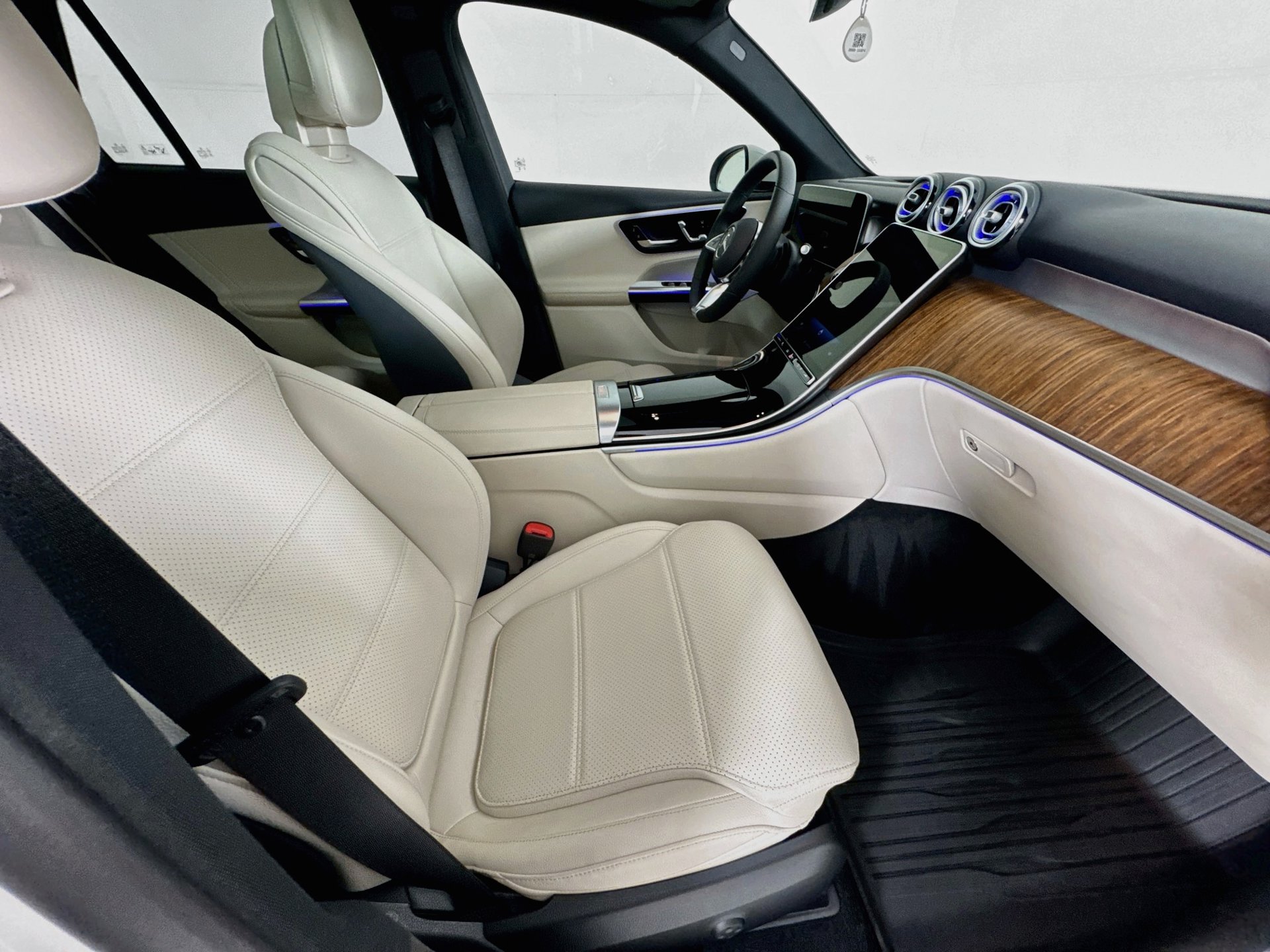 Certified 2026 Mercedes-Benz GLC 300 image 30