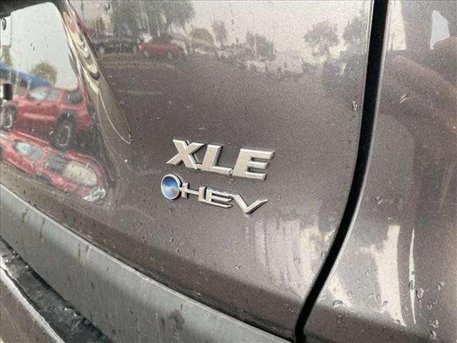 Used 2025 Toyota RAV4 XLE AWD/4WD image 18