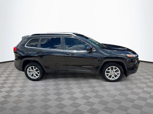 Used 2016 Jeep Cherokee Latitude w/ Safety/Convenience Group FWD image 5