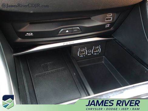 Used 2023 Chrysler Pacifica Pinnacle FWD image 39