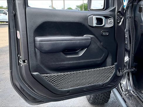 Used 2025 Jeep Wrangler Unlimited Rubicon AWD/4WD image 17