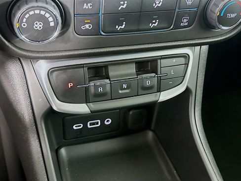 Used 2024 GMC Terrain SLE image 25