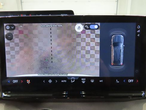 Used 2025 Ford Expedition Active image 19