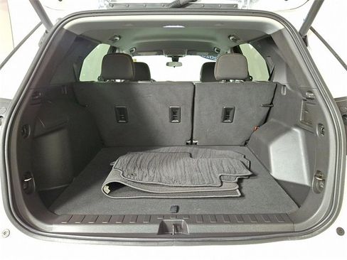 Used 2023 Chevrolet Equinox LT image 29