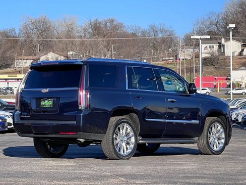 Used 2020 Cadillac Escalade Luxury AWD/4WD image 4