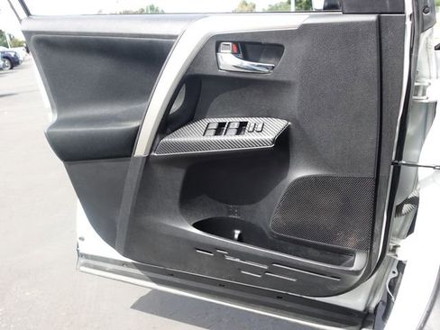 Used 2015 Toyota RAV4 XLE FWD image 22