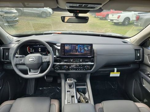 New 2026 Nissan Pathfinder Platinum FWD image 22