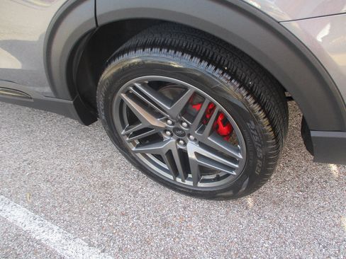Used 2025 Ford Explorer ST-Line w/ ST-Line Street Pack AWD/4WD image 24