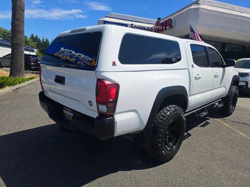 Used 2019 Toyota Tacoma TRD Off-Road w/ Technology Package AWD/4WD image 7
