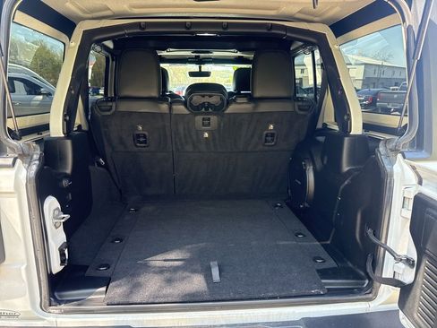 Used 2018 Jeep Wrangler Unlimited Sahara image 35