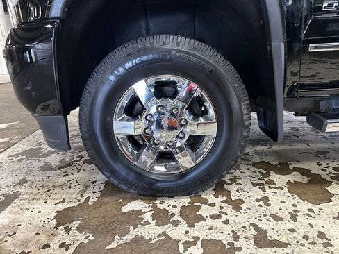 Used 2017 GMC Sierra 3500 Denali w/ Duramax Plus Package AWD/4WD image 11