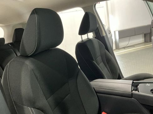 Used 2025 Nissan Rogue S image 17