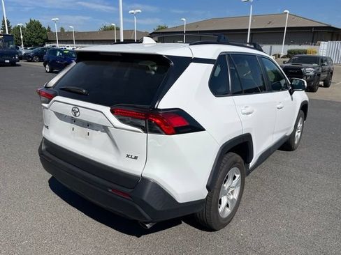 Used 2021 Toyota RAV4 XLE FWD image 4