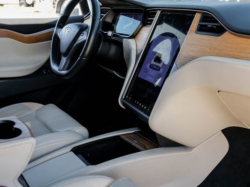 Used 2021 Tesla Model X Long Range image 27